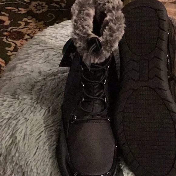 NWT Totes Thermolite Waterproof Faux Fur fully lined Half Boots. Size 8 M. - Picture 5 of 9